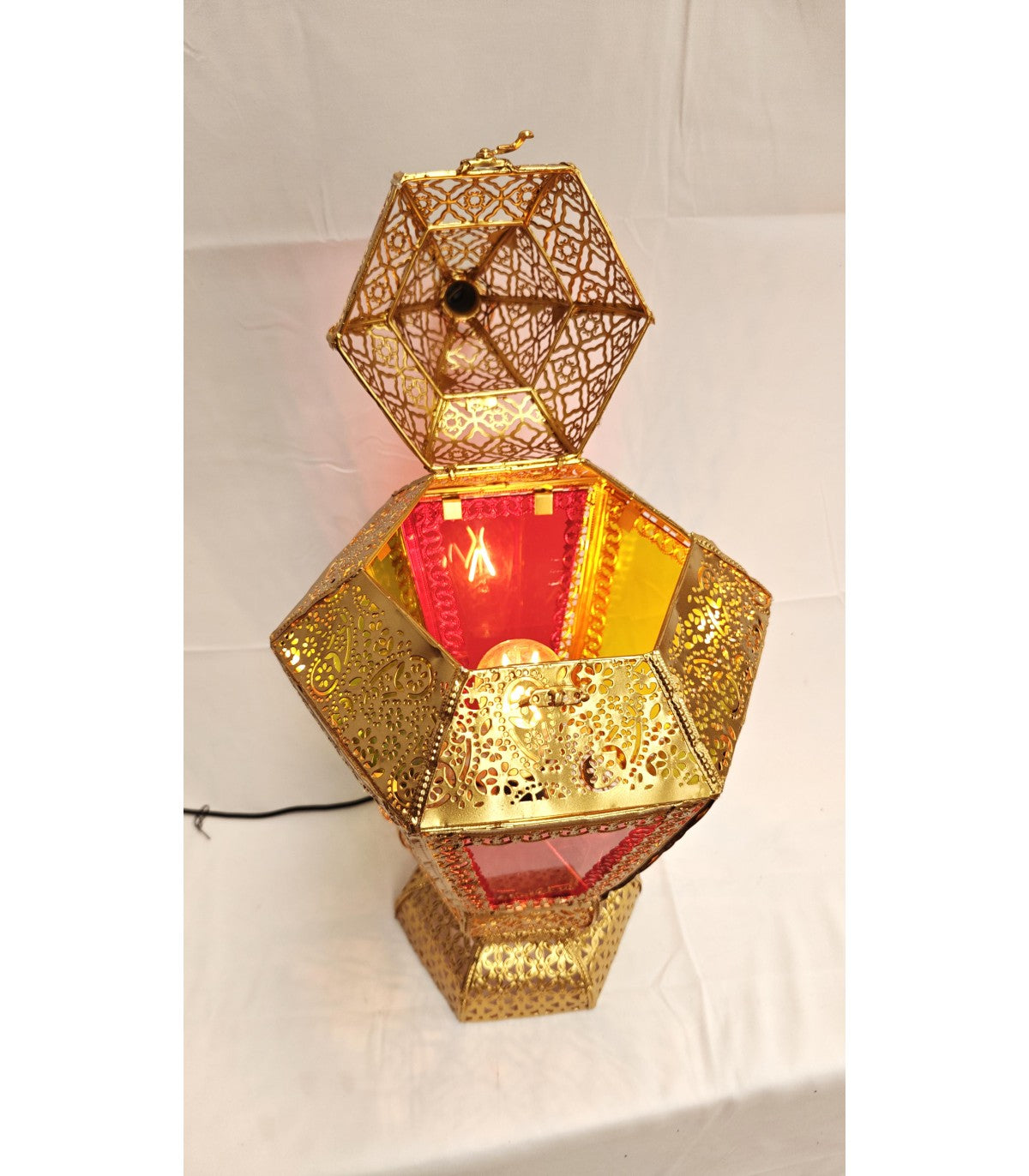 Lámpara Farol de Pie Dorada - Pantalla de Cristal Multicolor - Modelo Fanusi